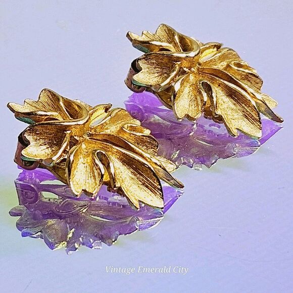 Vintage Gold Tone Plated Greek Leaf Earrings Not Pierced Golden Clip-on Woman's - Picture 2 of 10
